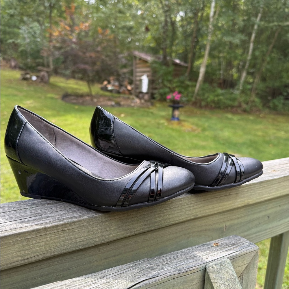 Elegant Black Wedge Shoes